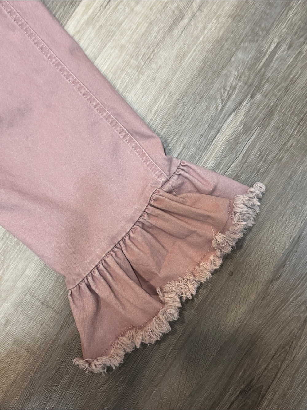 Women’s Dusty Rose Capris Ruffle Hem Pants - Picture 7 of 9
